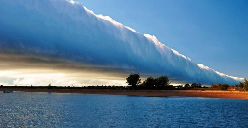 A 'Morning Glory' roll cloud in Burketown